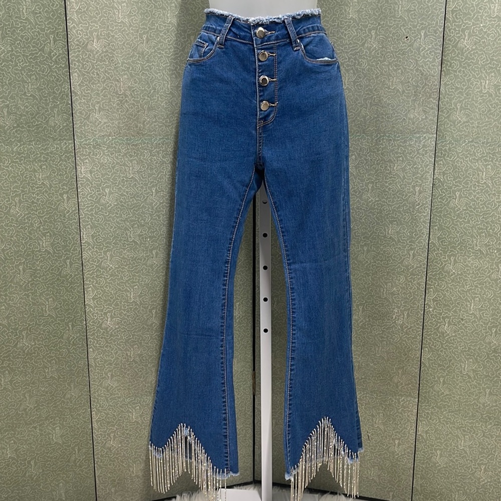 Denim Blvd cropped jeans “ Happy New Year’s “ 🥳🍾